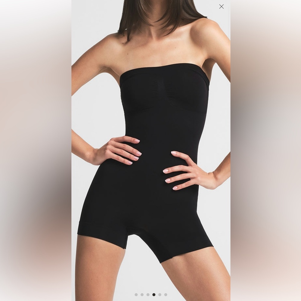 SKIMS Black Strapless Shapewear